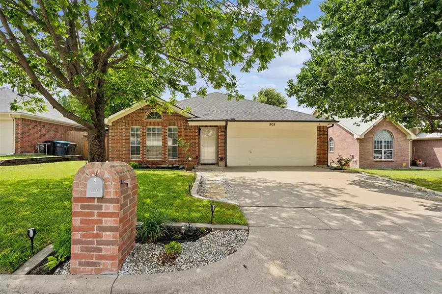 808 Voltamp Drive, Fort Worth, TX 76108