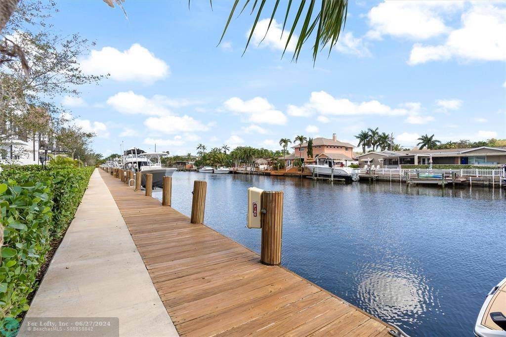 4524 E Aqua Bella Ln, Fort Lauderdale, FL 33312