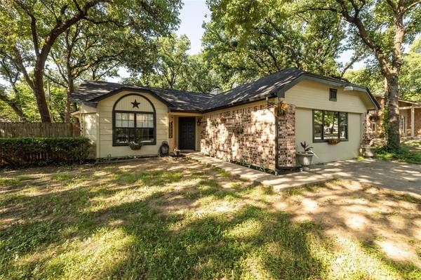 408 Larchmont Way, Azle, TX 76020