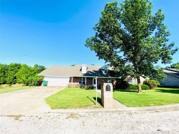 609 Newman Avenue, Hamilton, TX 76531