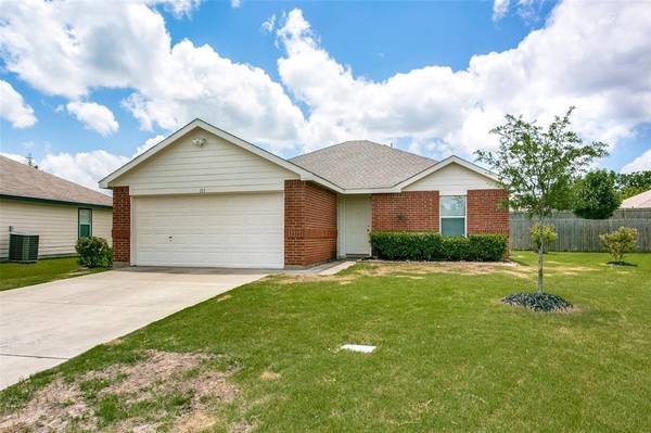 111 Live Oak Lane, Terrell, TX 75160