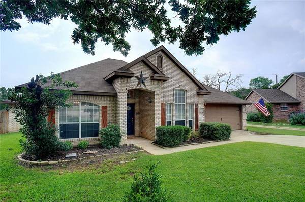 5204 Gaelic Court,  Denton,  TX 76208