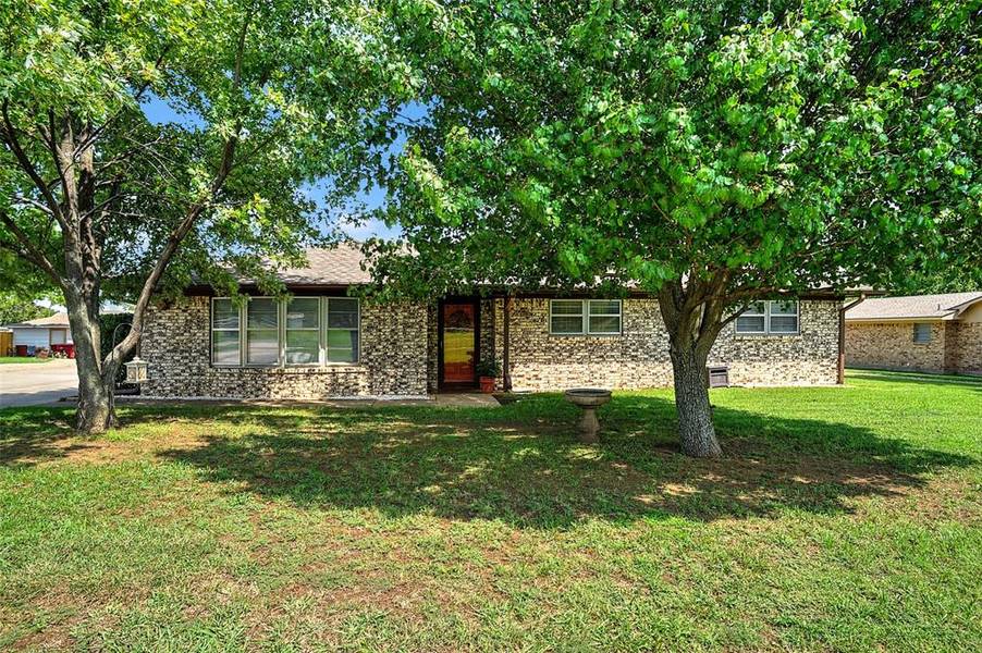 709 W Cheri Ann Drive, Bells, TX 75414