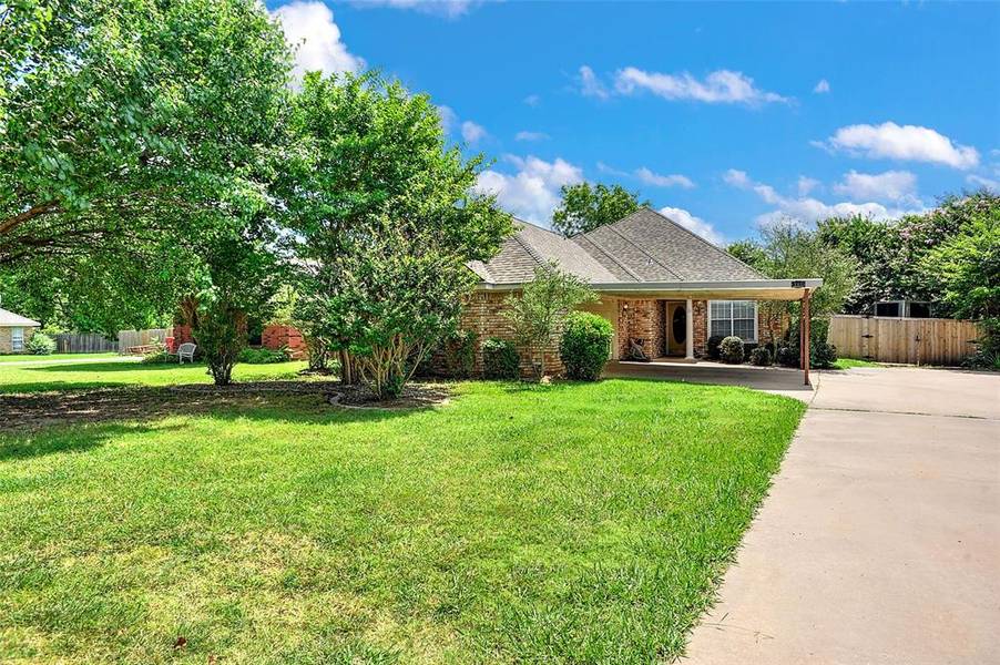 207 Gayle Circle, Bells, TX 75414