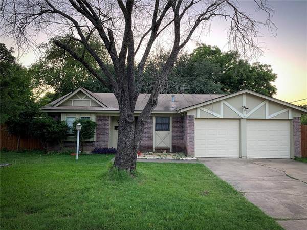 2057 Moline Drive, Haltom City, TX 76117