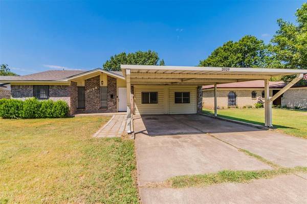 2029 Hemlock Drive, Haltom City, TX 76117