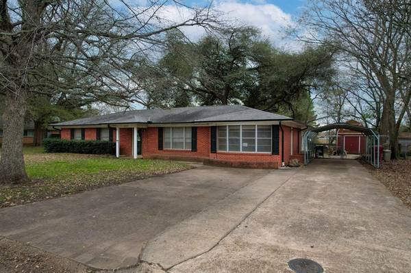 215 Nila Street, Mount Vernon, TX 75457