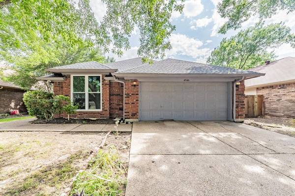 4946 Highbank Drive,  Arlington,  TX 76018