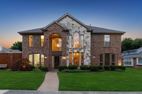 8706 Watersway Drive, Rowlett, TX 75088