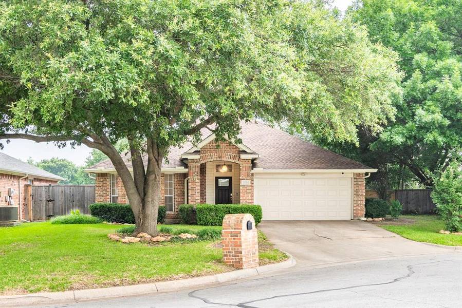 3600 Parkmead Drive, Arlington, TX 76014