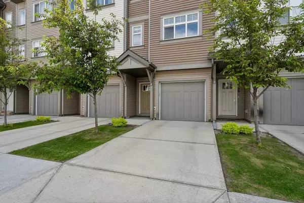 Calgary, AB T2Z 5E3,122 Copperstone Villas SE