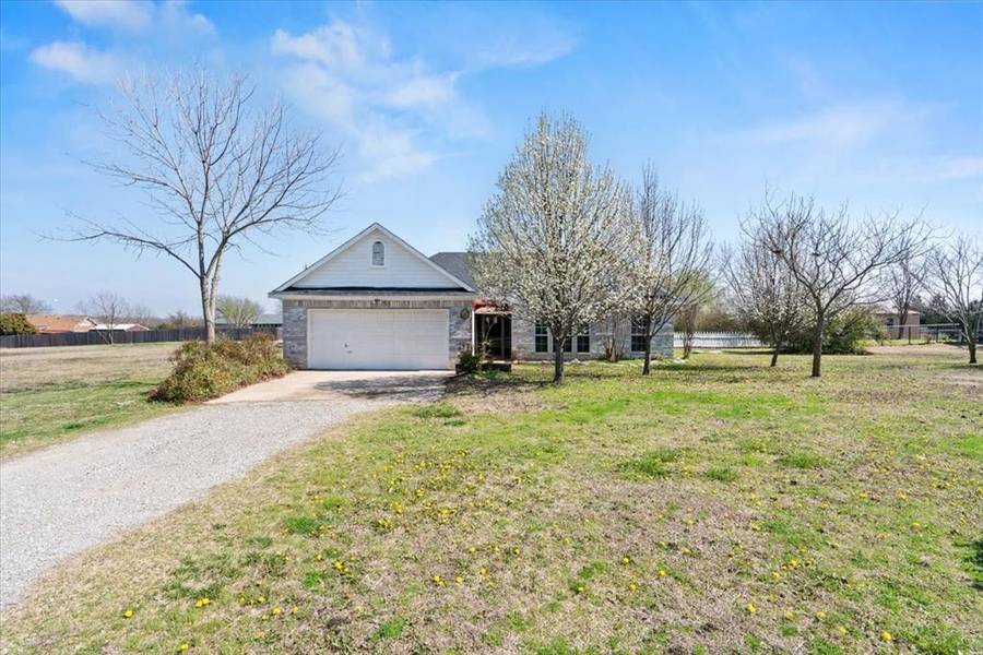 115 Mulberry Drive, Trenton, TX 75490