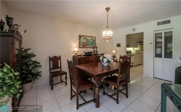 Hialeah, FL 33015,19431 W Lake Dr  #19431