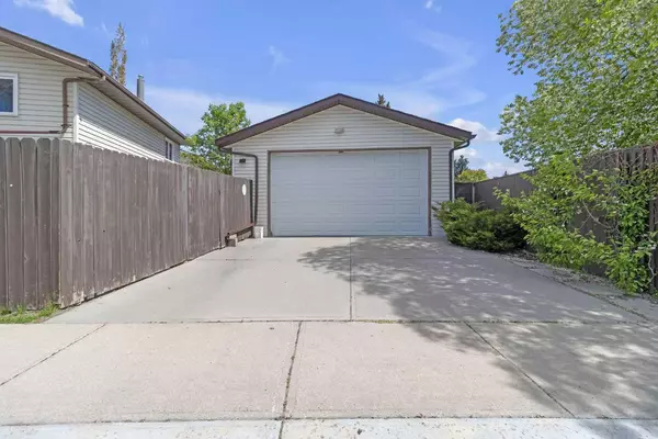 Calgary, AB T3B 4Y1,103 Silvergrove PL NW