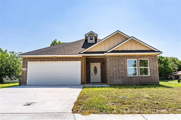 822 Vernon Court,  Sanger,  TX 76266