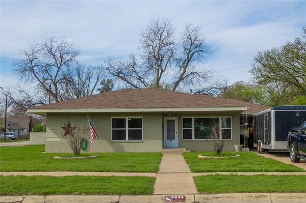 2211 1st Street, Brownwood, TX 76801