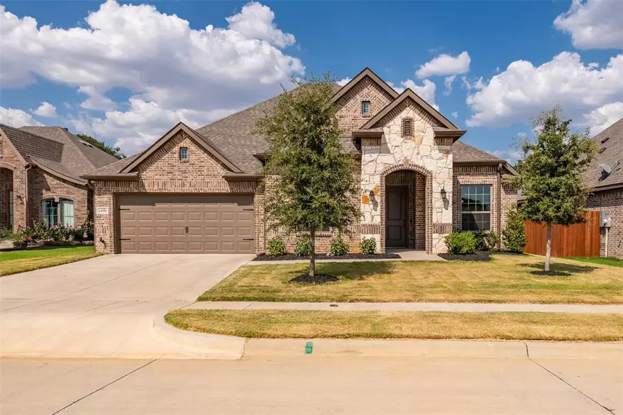 1056 Wildwood Drive, Joshua, TX 76058