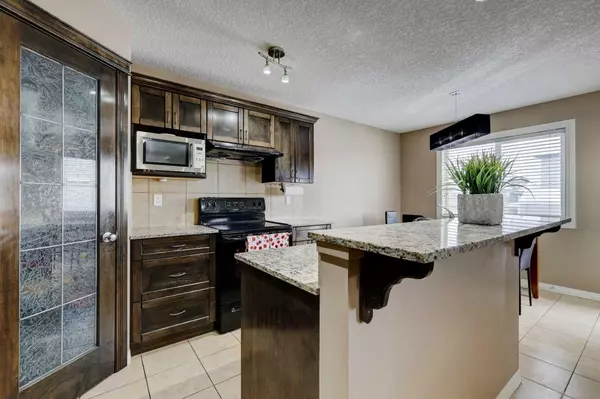 Airdrie, AB T4B 3K6,866 Canoe GN SW