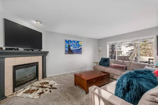 Calgary, AB T3H 4J6,34 Springbank Rise SW