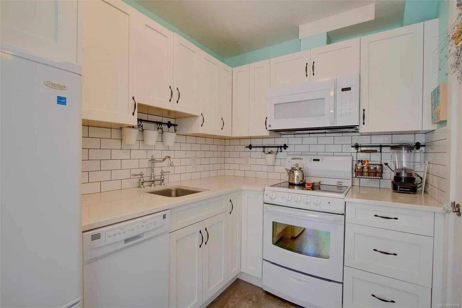 Nanaimo, BC V9T 0G3,6057 Doumont Rd #124