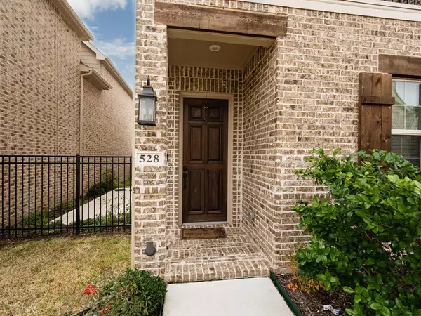 Irving, TX 75060,528 Renaissance Lane #M