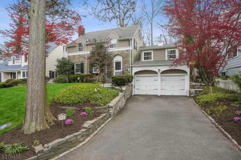 93 Oakview Ter, Millburn Twp., NJ 07078