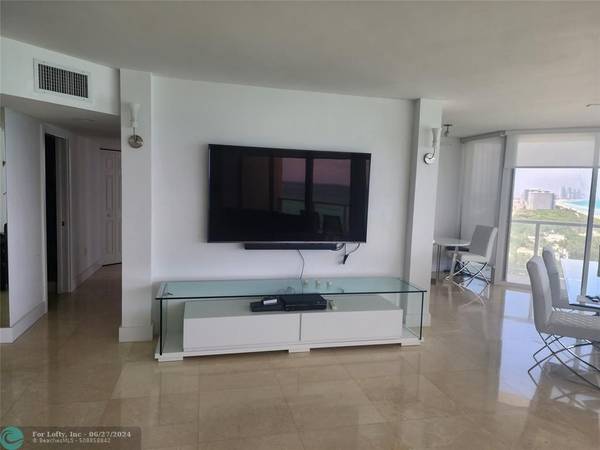 Miami Beach, FL 33141,7330 Ocean Ter  #22-B