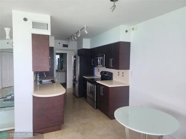 Miami Beach, FL 33141,7330 Ocean Ter  #22-B