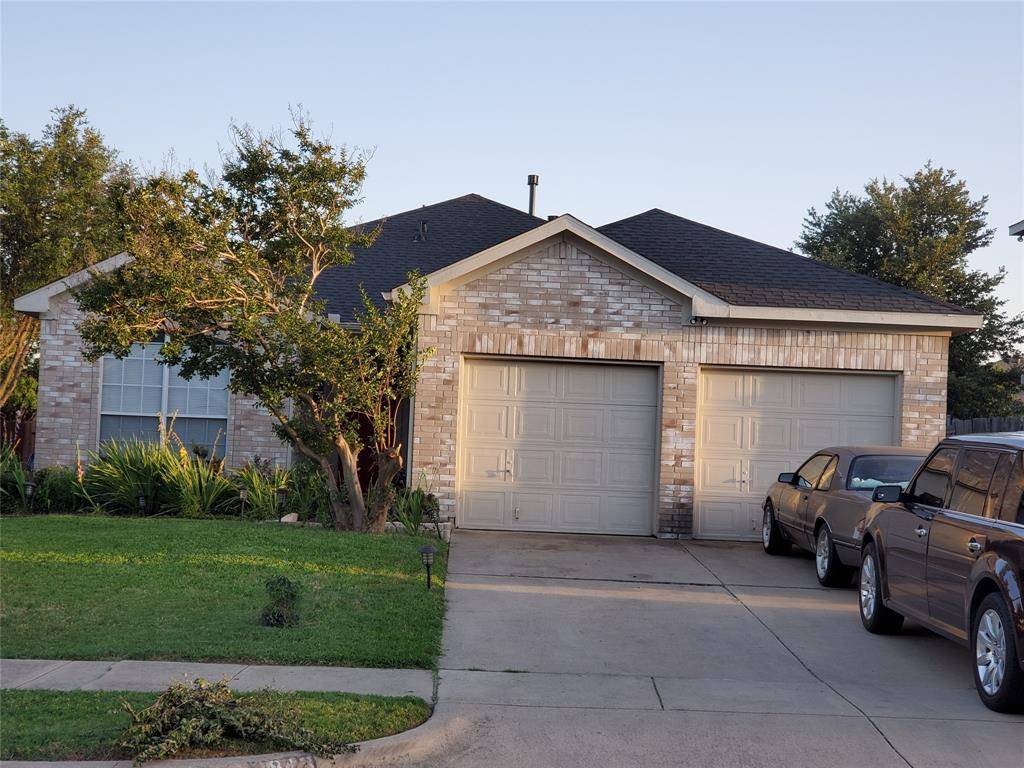 2843 N Hampton Drive, Grand Prairie, TX 75052