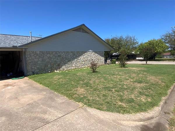 Clifton, TX 76634,702 N Avenue O