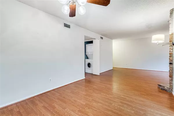 Dallas, TX 75248,15221 Berry Trail #1105