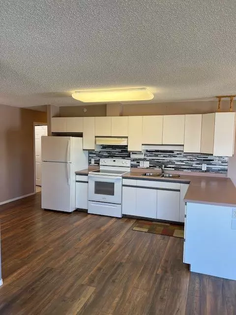 Olds, AB T4H 1W5,4514 54 AVE #405