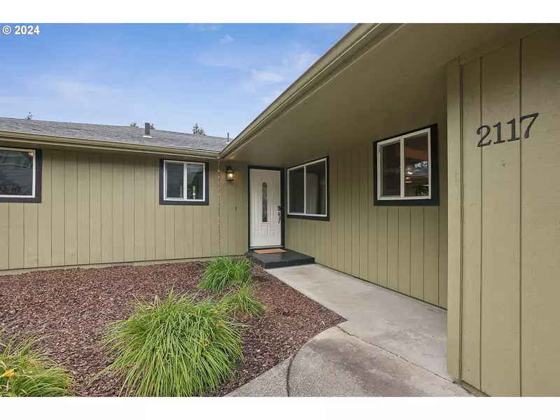 2117 WILLAMETTE FALLS DR, West Linn, OR 97068