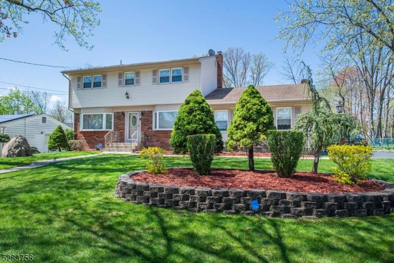 8 Lodge Ln, Parsippany-troy Hills Twp., NJ 07054