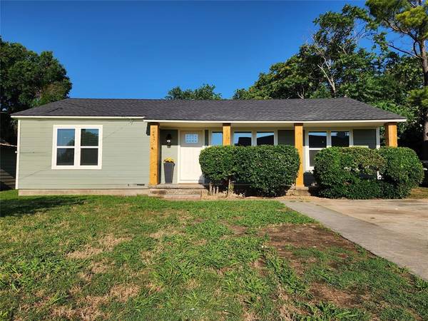 417 N HOWETH Street, Gainesville, TX 76240