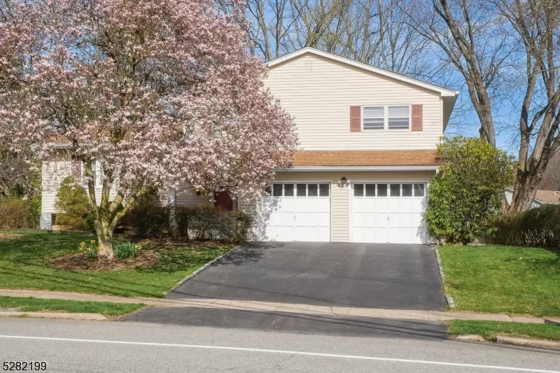 84 Clover Hill Dr, Mount Olive Twp., NJ 07836