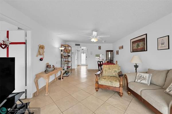 Sunrise, FL 33322,8130 Sunrise Lakes Blvd  #202