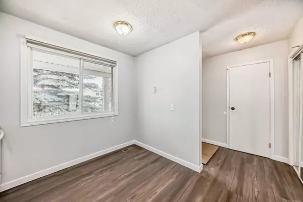 Calgary, AB T2A 7C2,55 Georgian Villas NE