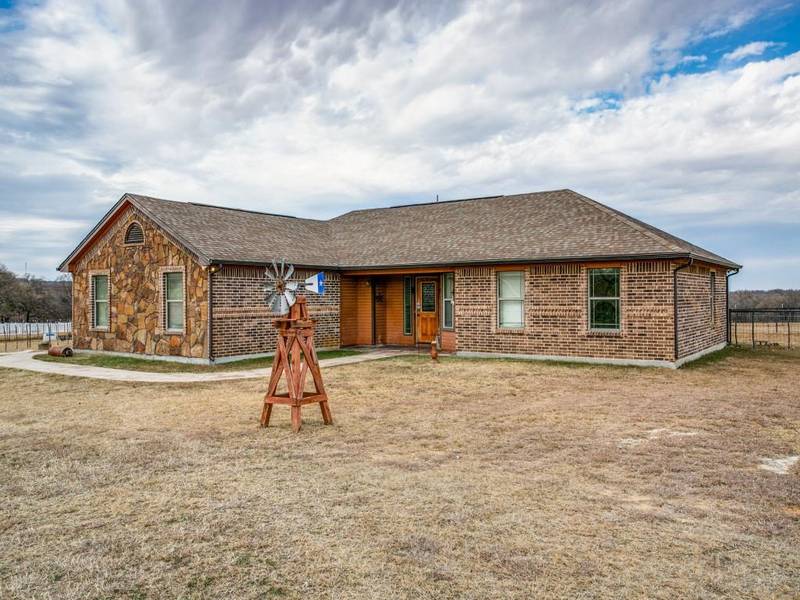 106 Hampton Lane, Springtown, TX 76082