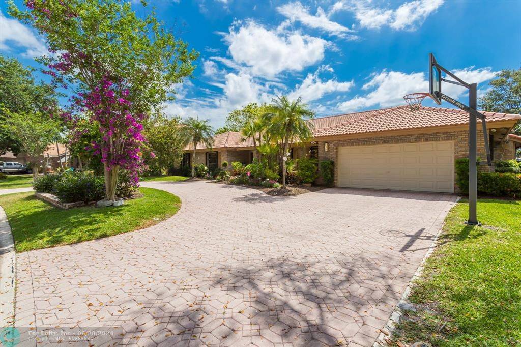 305 NW 111th Ave, Coral Springs, FL 33071