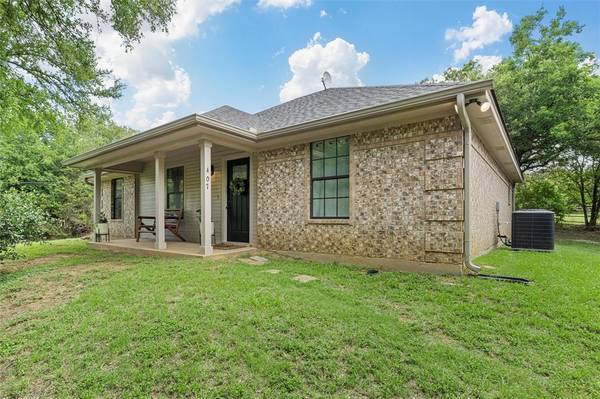 407 Bosque Bend Lane, China Spring, TX 76633