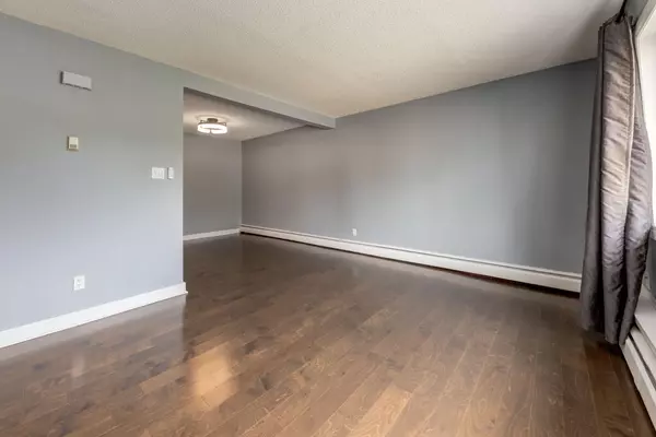 Calgary, AB T3H 3H4,3809 45 ST SW #83