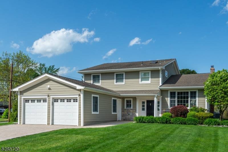 49 Williamsburg Dr, Roseland Boro, NJ 07068