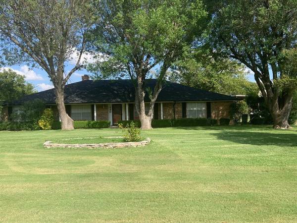 130 Burkett Lane, Pecan Hill, TX 75154