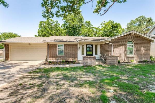 1917 Lexington Place, Bedford, TX 76022