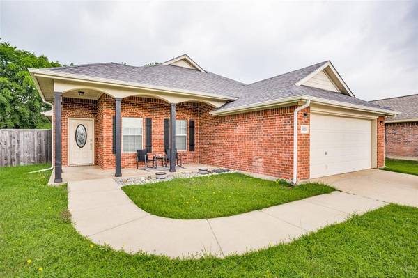 3025 Lake Ridge Drive,  Sanger,  TX 76266