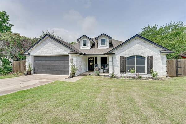 111 Creekview Drive W, Red Oak, TX 75154