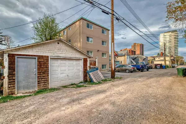 Calgary, AB T3C 0W4,1519 14 AVE SW