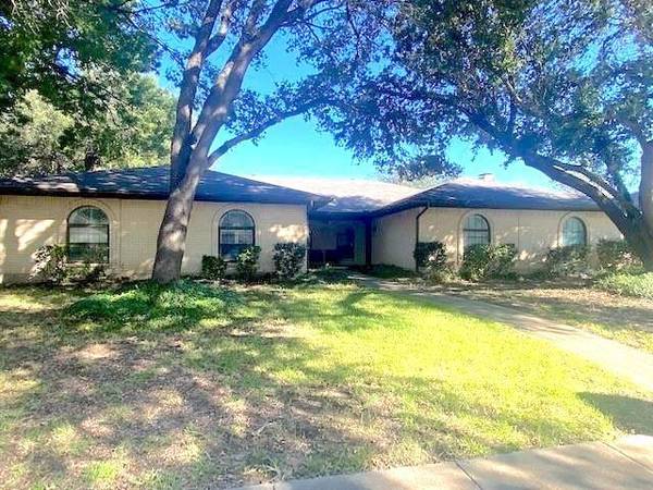 137 Shadybrook Drive,  Desoto,  TX 75115