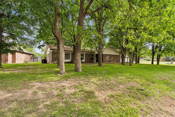 6201 Westover Drive, Granbury, TX 76049